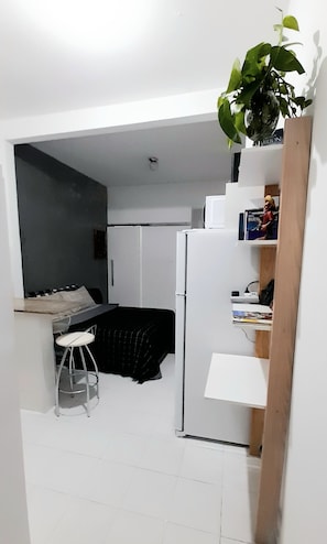 1 quarto, escrivaninha, ferros/tábuas de passar roupa, Wi-Fi de cortesia