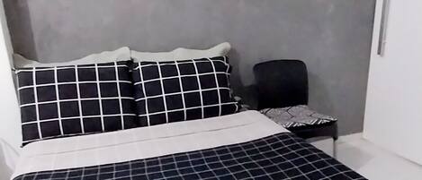 1 chambre, bureau, fer et planche à repasser, Wi-Fi gratuit