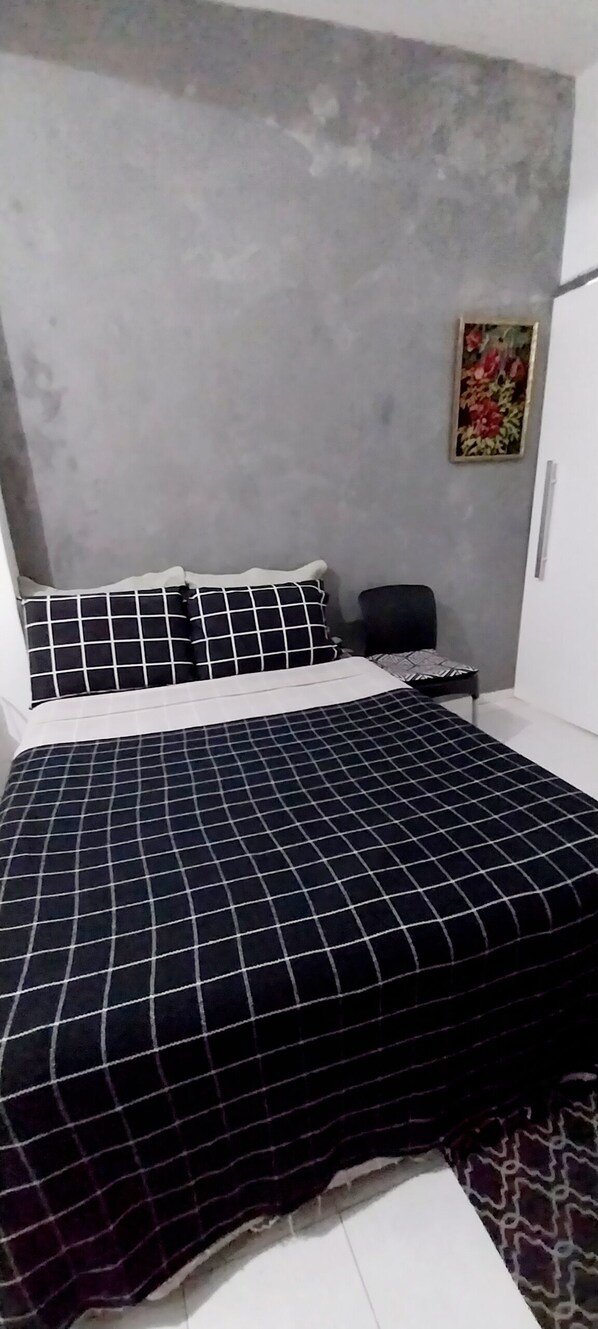 1 chambre, bureau, fer et planche à repasser, accès au Wi-Fi (inclus)