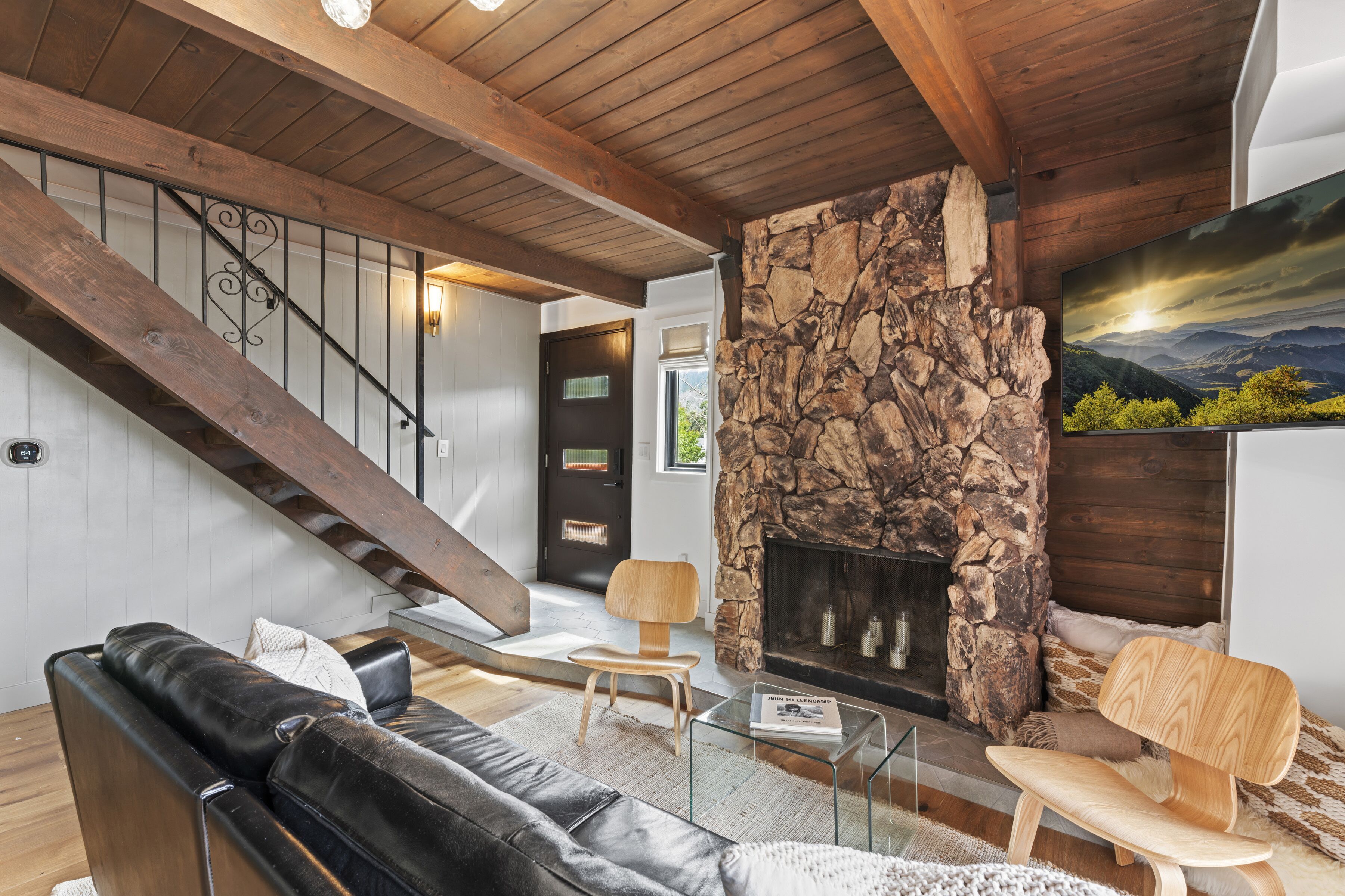 Smart TV, fireplace, music library, stereo