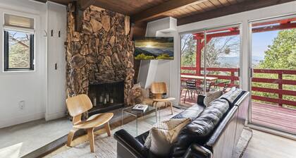 Hilltop 3-bedroom Retreat with Lake Views, AC, EV Charger at Lake Gregory