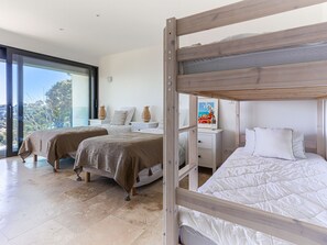 4 Schlafzimmer, Bügeleisen/Bügelbrett, WLAN