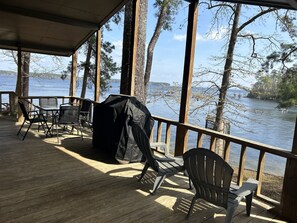 Outdoor dining - Lakeside getaway on Toledo Bend with private pier & boat access (Hemphill)