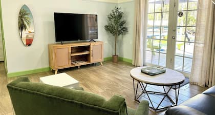 Key Lime Cottage-Waterfront/pet-friendly/kayaks for 5/fire pit/poles/bikes