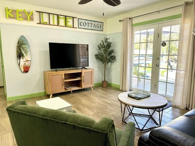 Key Lime Cottage-Waterfront/pet-friendly/kayaks for 5/fire pit/poles/bikes