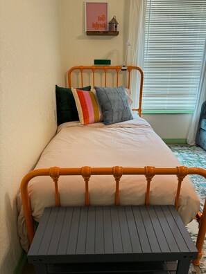 2 bedrooms, iron/ironing board, free WiFi, bed sheets - Key Lime Cottage - Waterfront, kayaks, fire pit (Crystal River)