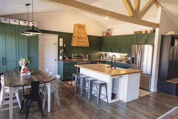 電子レンジ、オーブン、コンロ、食器洗い機