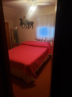 3 bedrooms, bed sheets