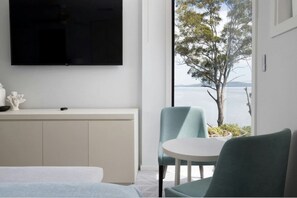 Dining - Vue One Nelson Bay Waterfront Luxury (Nelson Bay)