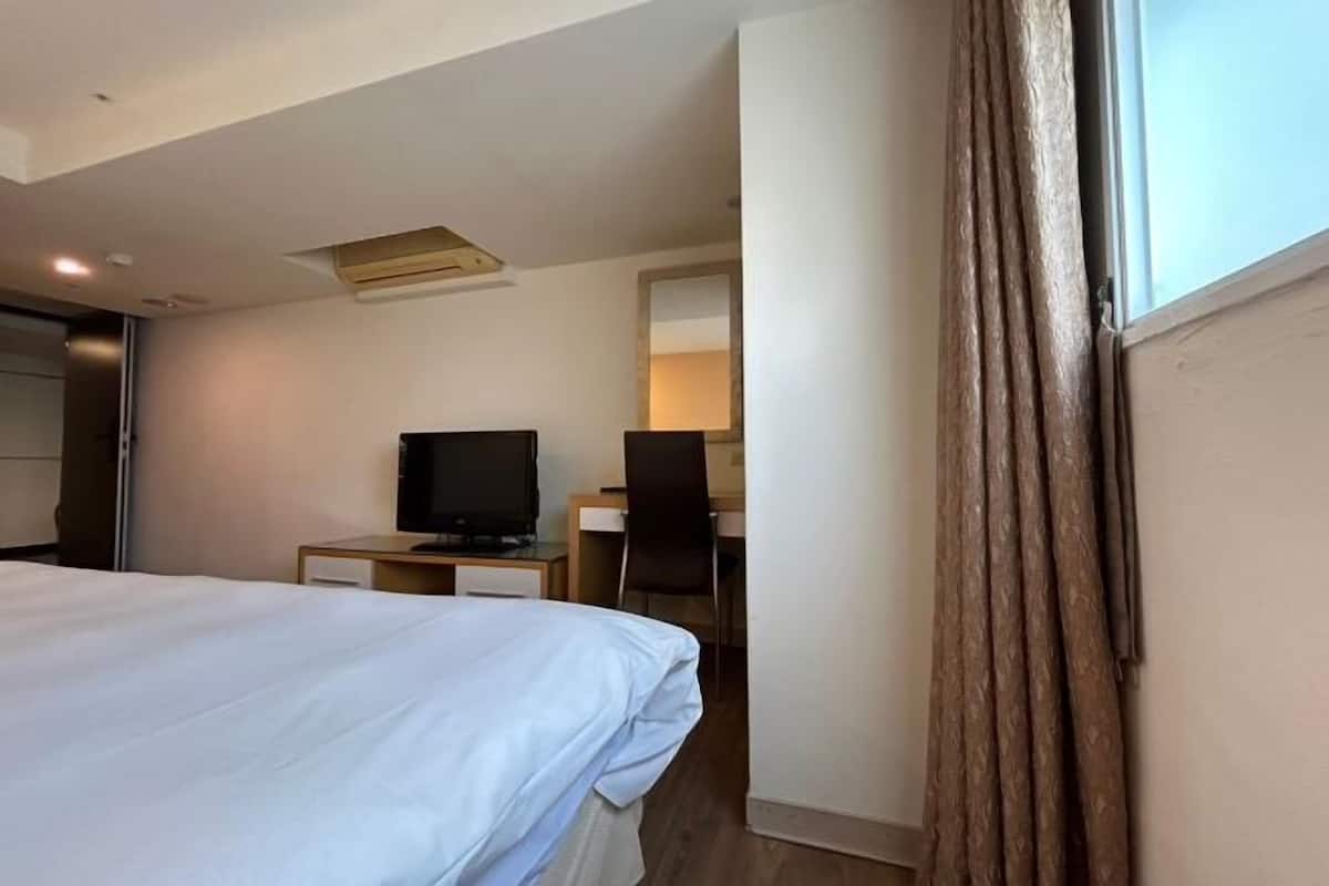 Desk, WiFi (free), bed sheets