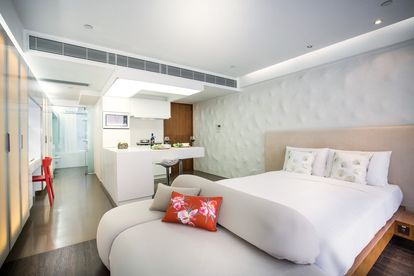 Deluxe Double Room | In-room safe, blackout drapes, iron/ironing board, WiFi (free)