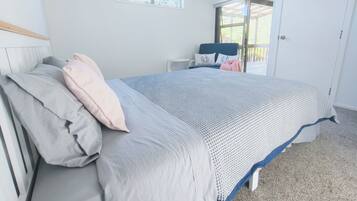 5 bedrooms, WiFi, bed sheets