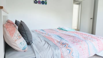 5 bedrooms, WiFi, bed sheets