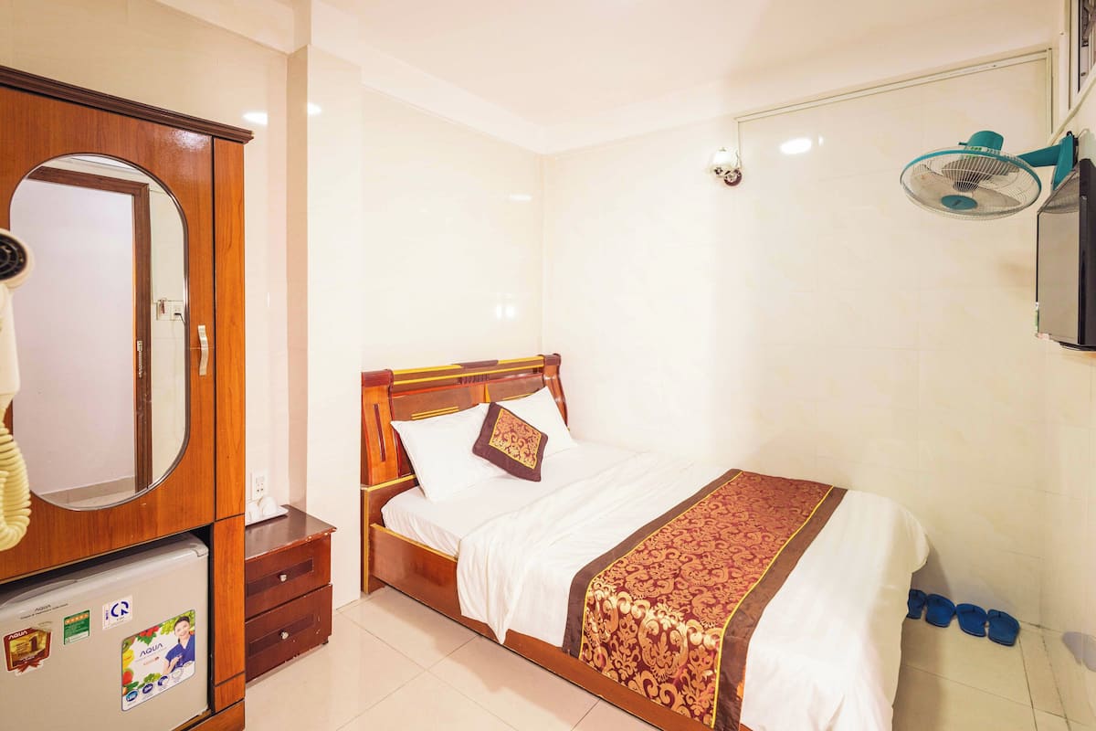 Basic Single Room | Free WiFi