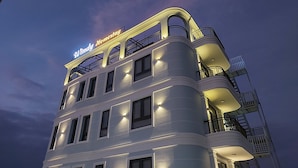 A multi-story hotel with balconies and a sign reading "Windy Homestay". - Windy Homestay Phan Thiet (Phu Thuy)