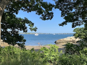 Sun loungers, beach towels - 5 minute walk to Beach, Stage Fort Park, and Gloucester Promenade! (Gloucester)