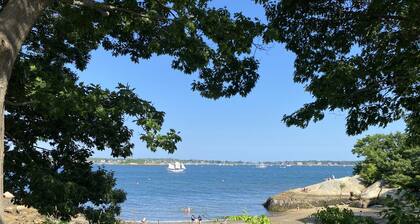 5 minute walk to Beach, Stage Fort Park, and Gloucester Promenade!