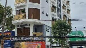 A multi-story hotel with balconies, a sign for 'JYTEN PHUONG HOTEL', and a banner advertising a 'Kingdom Karaoke Party' event. - Uyên Phương Hotel Nha Trang (Nam Nha Trang)