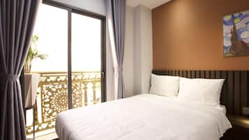 Deluxe Double Room Single Use | Free minibar items, in-room safe, individually furnished, desk