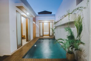 Indoor pool - Cozy villa in Ubud, Bali, Indonesia with natural views and private swimming pool (Kecamatan Ubud)