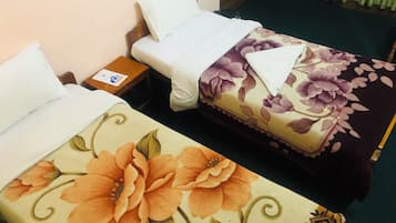 Dormitorio compartido básico | Escritorio y wifi gratis