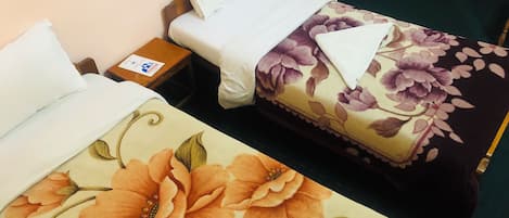 Basic Shared Dormitory | Desk, free WiFi