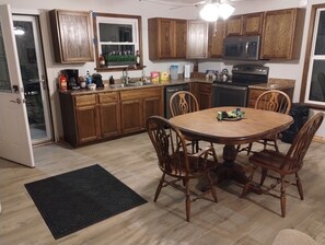 Fridge, microwave, oven, stovetop - Beautiful location in the secluded woods
 (Pomona)