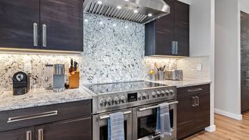 Tủ lạnh, lò vi sóng, lò nướng, bếp nấu