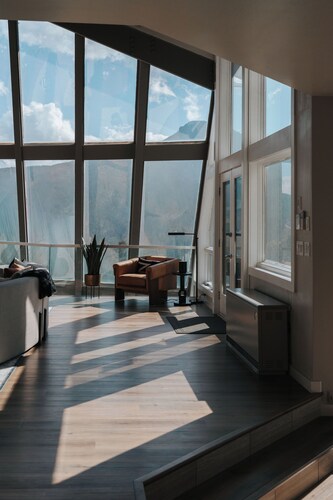 Casa de Cristal•Sleeps 10+•Epic Views•HotTub•Sauna•Pool•Lux Linens•10Min to RMNP