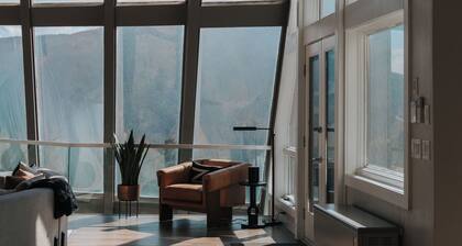 Casa de Cristal•Sleeps 10+•Epic Views•HotTub•Sauna•Pool•Lux Linens•10Min to RMNP