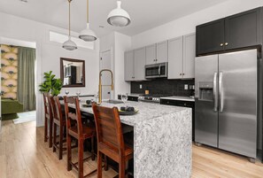 Kühlschrank, Mikrowelle, Geschirrspüler