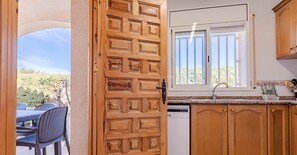 Fridge, microwave, oven, dishwasher - Bonita Villa con Piscina Privada (Les Tres Cales)