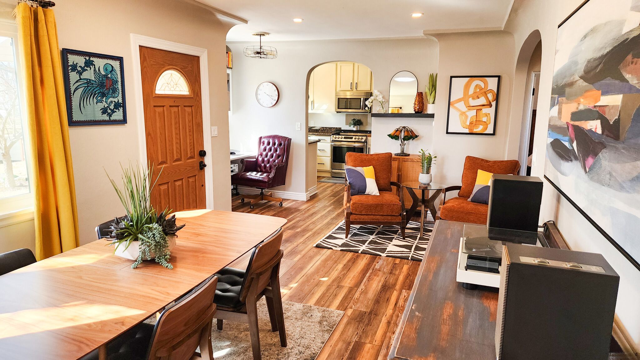 Urban Retreat: 2 King beds, Hot tub, Fenced Yard