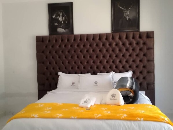 3 chambres, fer et planche à repasser, Wi-Fi, draps fournis