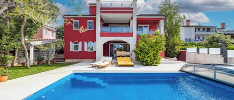 Piscine extérieure, piscine chauffée