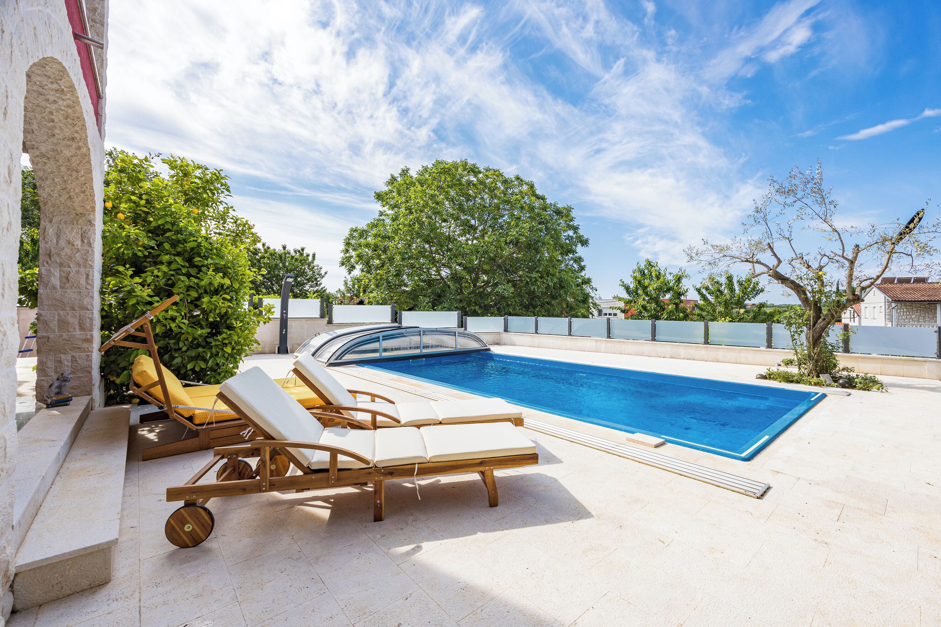 Piscina all'aperto, una piscina riscaldata