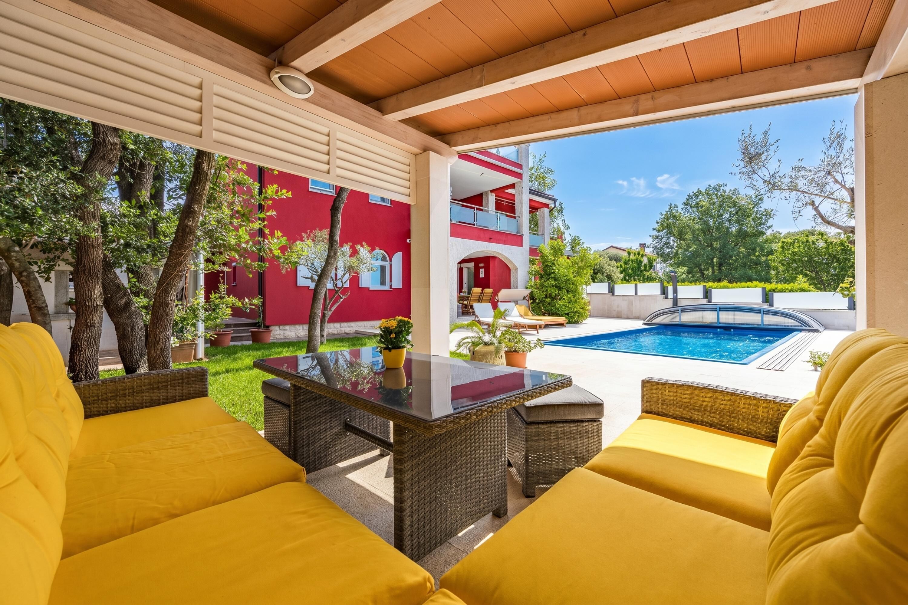 Familieleilighet, flere soverom (Apartment Ayni With Private Pool) | Utendørsservering