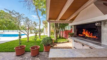 Family Apartment, Multiple Bedrooms (Apartment Ayni With Private Pool) | Terrace/patio