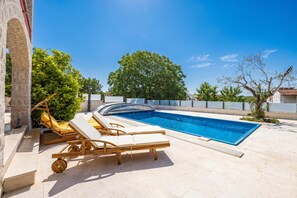 Familielejlighed - flere soveværelser (Apartment Ayni With Private Pool) | Pool | Udendørs pool, opvarmet pool
