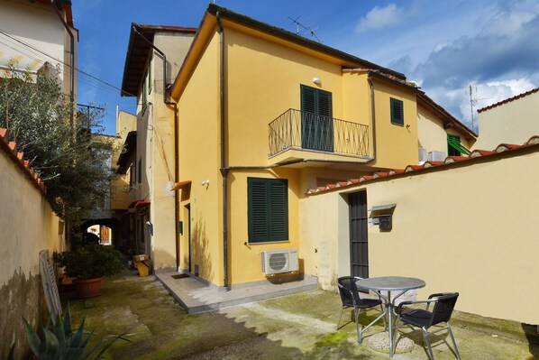 Standard Townhome, Multiple Bedrooms (Casina Valentina) | Outdoor dining