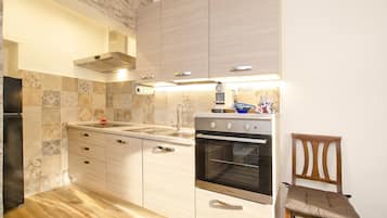 Standard Townhome, Multiple Bedrooms (Casina Valentina) | Private kitchen | Espresso maker, coffee/tea maker, fridge, oven