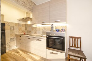 Standard Townhome, Multiple Bedrooms (Casina Valentina) | Private kitchen | Fridge, oven, stovetop, dishwasher - Casina Valentina (Florence)