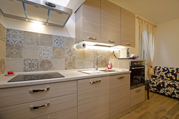 電冰箱、烤箱、爐台、洗碗機