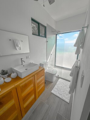 Hus - 3 soveværelser - privat badeværelse - ved bjerg | Badeværelse | Gratis toiletartikler