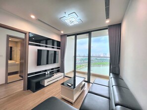 Luxury Apartment, 2 Bedrooms | Egyptian cotton sheets, premium bedding, down comforters - Hagi APT Vinhomes Skylake (Hanoi)