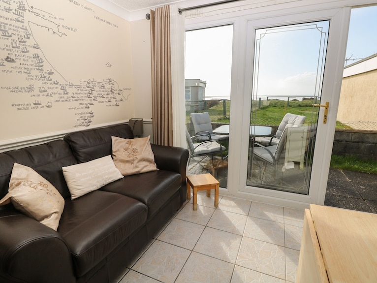 Shipwreck Chalet, Pet Friendly, Country Holiday Cottage In Kidwelly - Pembrokeshire