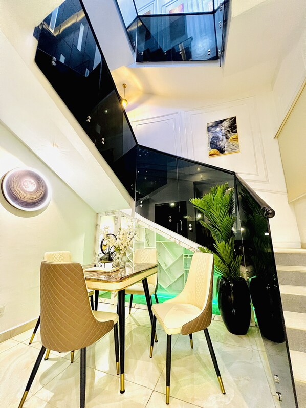 Interior - 4 BEDROOM DUPLEX IN IKATE LEKKI WITH BQ AND POOL (Lekki)