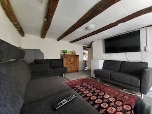 Télévision, cheminée