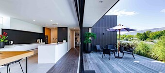 Noir North Retreat Th