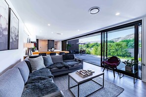 TV, fireplace, offices